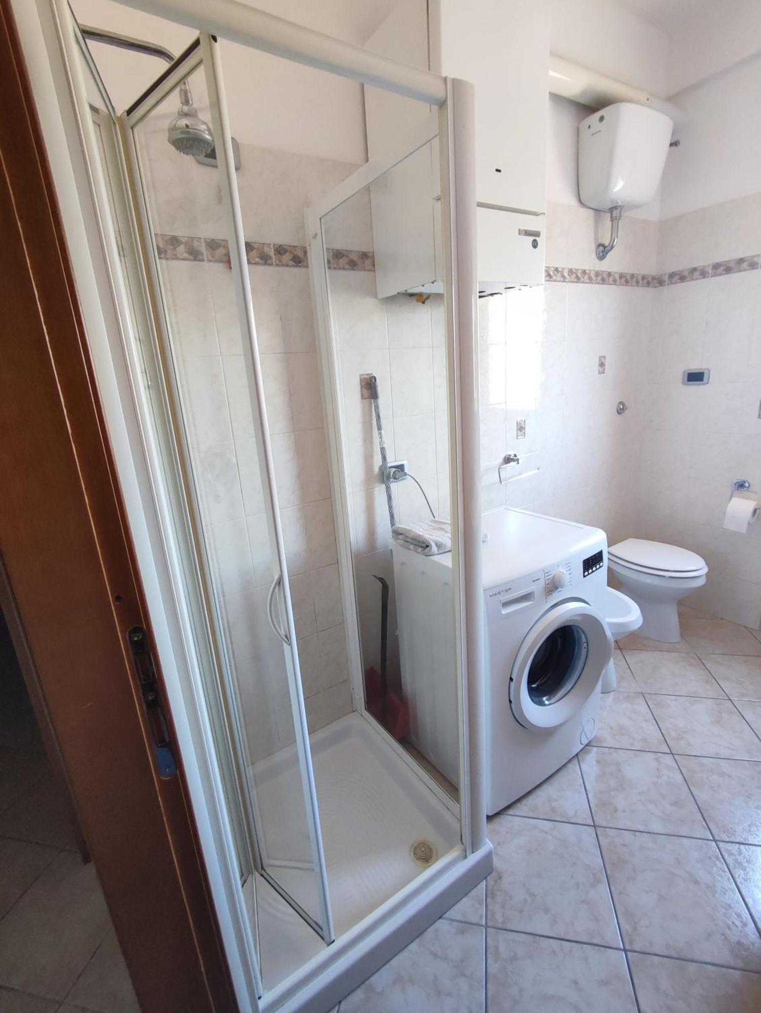 Alloggio Alfa - Central Apartment Civitavecchia Ngoại thất bức ảnh