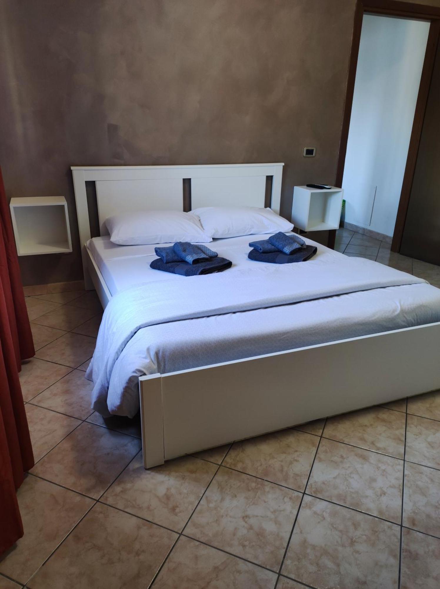 Alloggio Alfa - Central Apartment Civitavecchia Ngoại thất bức ảnh