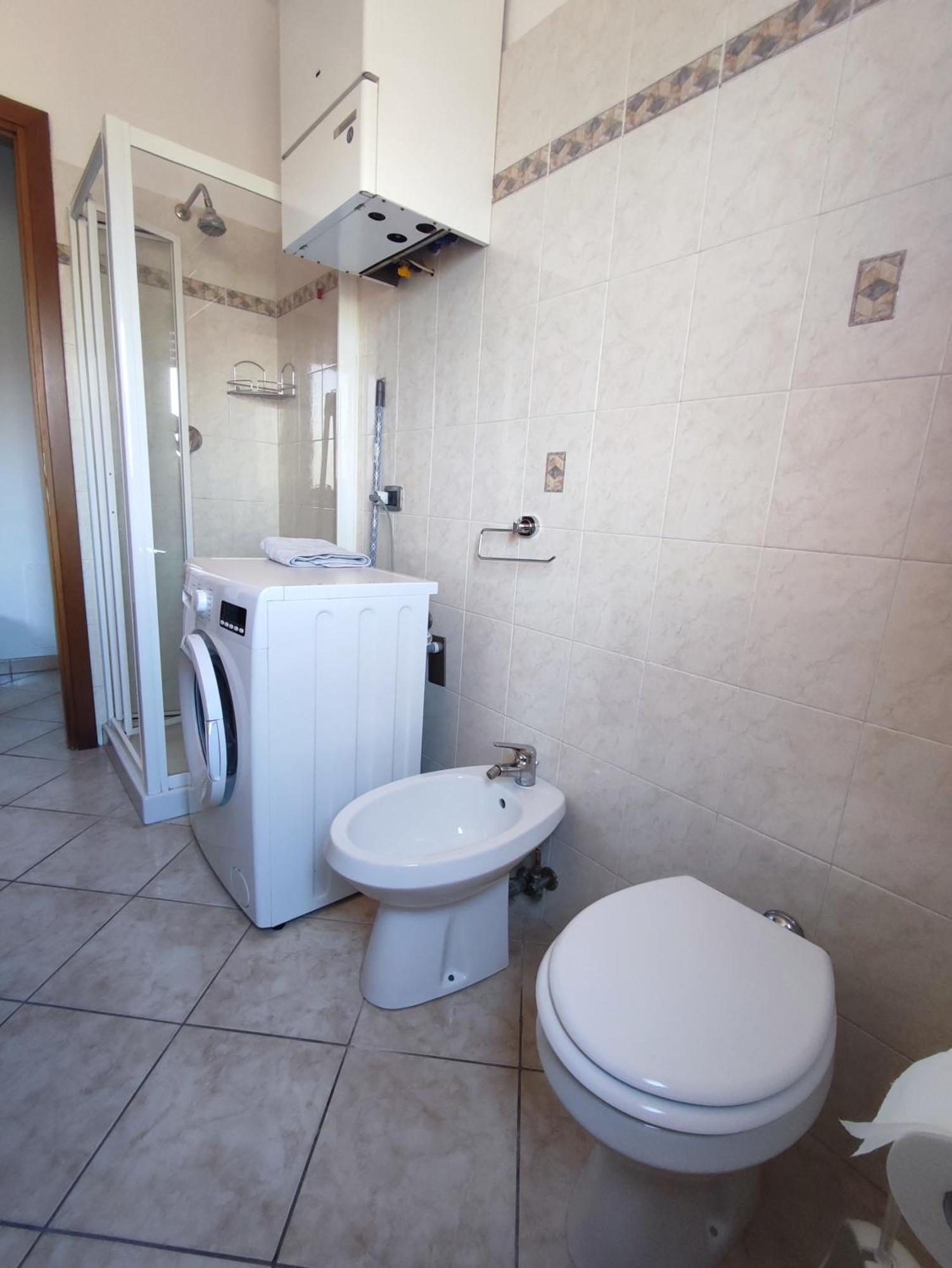 Alloggio Alfa - Central Apartment Civitavecchia Ngoại thất bức ảnh